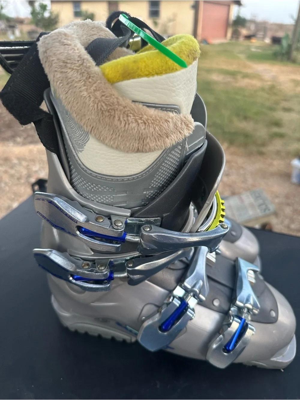 Women's Salomon Irony 6 Ski Boots - Size 7